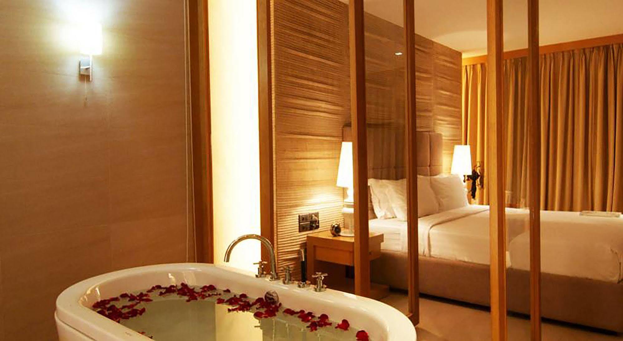 Dune Hua Hin Hotel Bagian luar foto